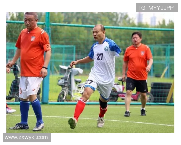 少年失去父亲却在绿茵场上崛起成为足球明星的励志故事